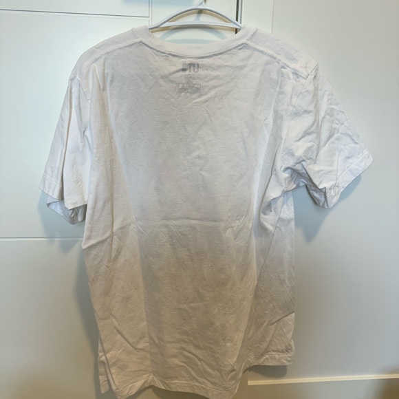 Uniqlo x Sesame Street x KAWS - Picture 2 of 3